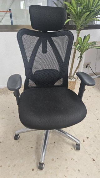 Silla de oficina ergonómica negra