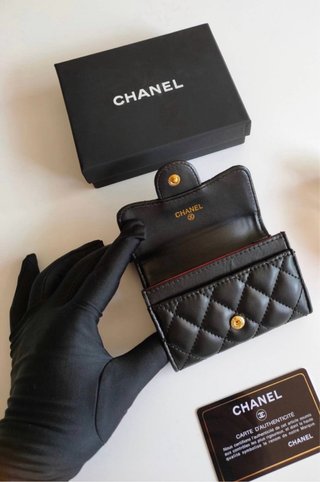 Portacarte Chanel nero con dettagli oro
