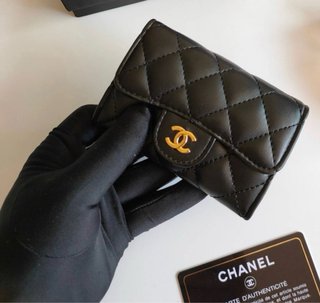 Portacarte Chanel nero con dettagli oro