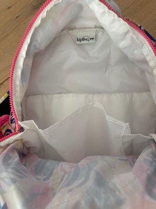 Mochila Kipling multicolor con mono rosa