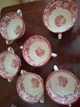 6 Tazas soperas y 6 plato Cartuja de Sevilla.