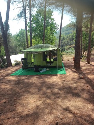 Tienda de campaña grande verde