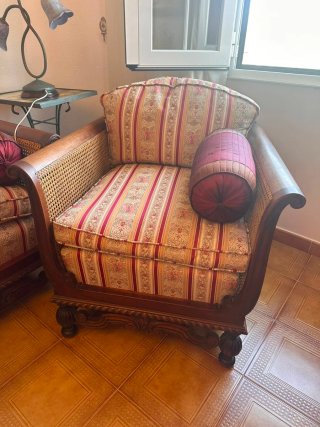 Sofá Modernista Tapizado Madera y Rattan