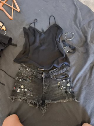 Dos vestidos corset góticos + shorts y cuñas altas