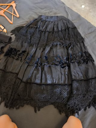 Dos vestidos corset góticos + shorts y cuñas altas