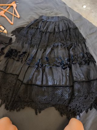 Dos vestidos corset góticos + shorts y cuñas altas