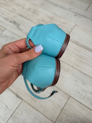 Sandalias planas azules nuevas