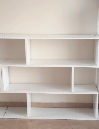 Estanterías modulares blancas de diseño moderno