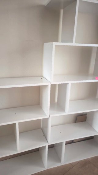 Estanterías modulares blancas de diseño moderno
