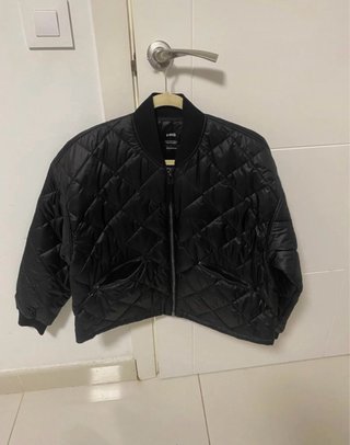 CHAQUETA BOMBER IMPERMEABLE ACOLCHADA. MUY CÓMODA