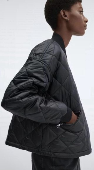 CHAQUETA BOMBER IMPERMEABLE ACOLCHADA. MUY CÓMODA