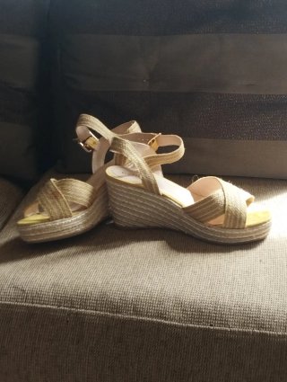 Sandalias cuña Benini talla 38 sin estrenar