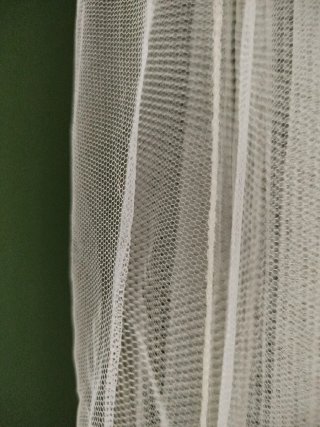 Mosquitera de tela blanca