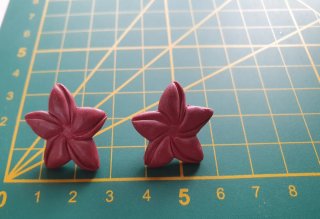 Pendientes artesanales rojos