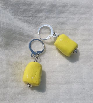 Pendientes artesanales rojos
