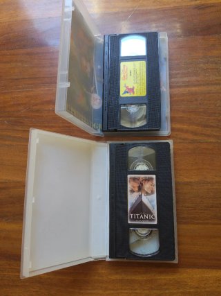 2 VHS: Bambi Los Clásicos y Titanic