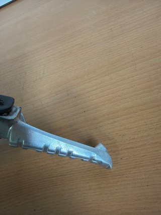 Estribera trasera izq Yamaha TZR 50 2006