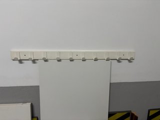 Colgador de chapa hierro lacado  en blanco