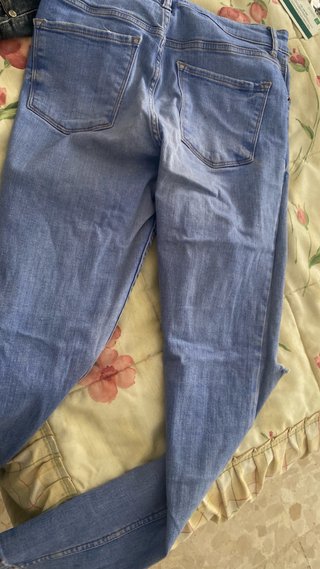 Pantalones vaqueros Primark rotos