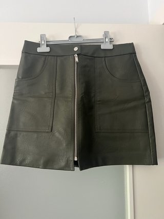 Falda verde militar con cremallera