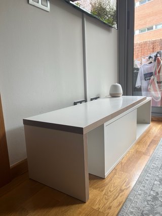 Mueble TV bajo extensible blanco