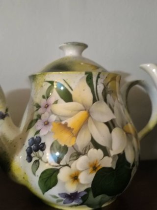 Collezione di teiere con fiori