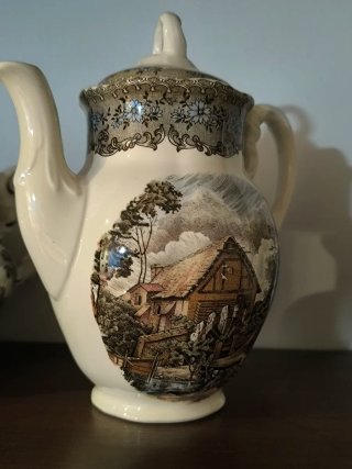 Collezione di teiere con fiori