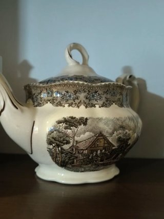 Collezione di teiere con fiori