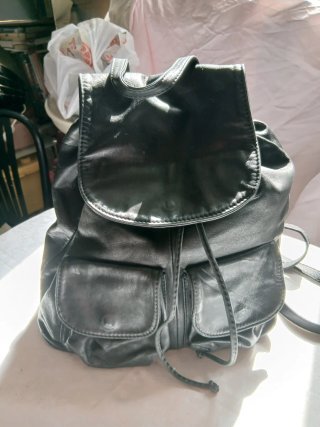 Zaino nero in pelle