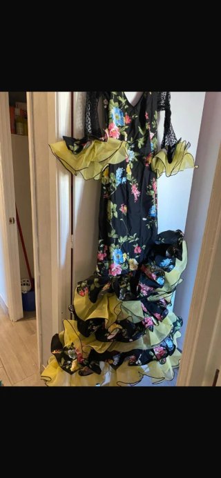 Traje de Gitana Negro y Amarillo en ecija