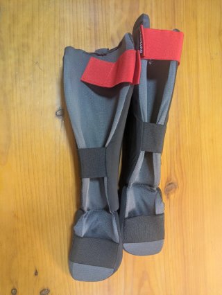 Pack (Guantes 12oz+2pares Espinilleras+vendas)
