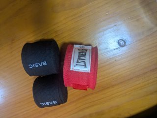 Pack (Guantes 12oz+2pares Espinilleras+vendas)