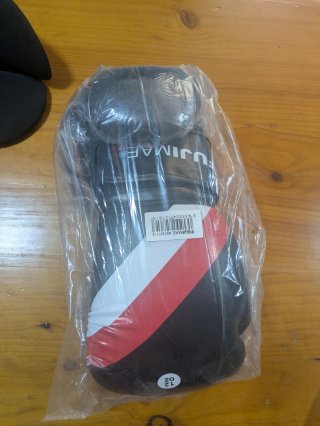 Pack (Guantes 12oz+2pares Espinilleras+vendas)