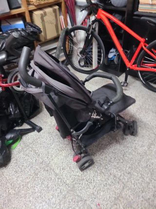 Silla de paseo Silver Cross negra