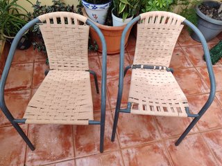 Mesa jardín cristal con tres sillas de regalo.