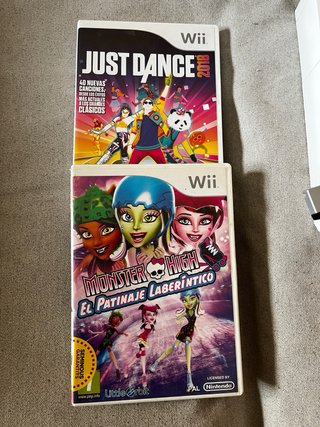 Nintendo Wii con comandi rossi