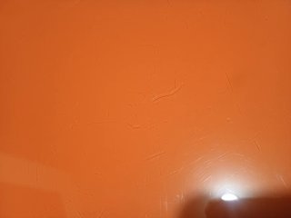 Mesa de cocina naranja y gris