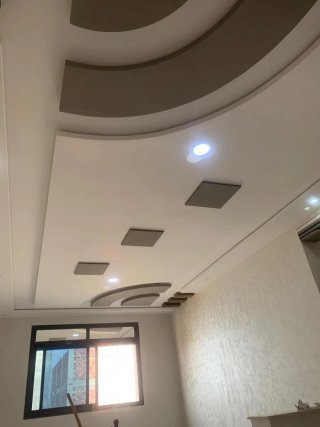 Suelo vinílico gris madera