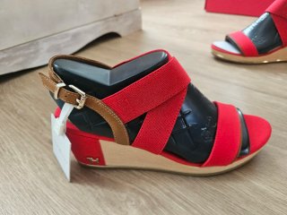 Sandalias cuña Tommy Hilfiger rojas y beige arena