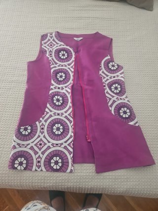 Chaleco estampado morado y rosa Con dos bolsillos