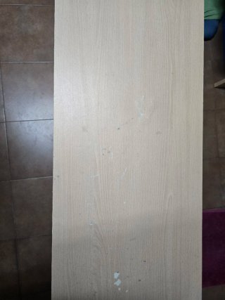 Escritorio de madera beige