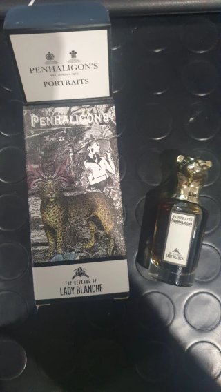 Tris di miniature di profumo da 10ml.