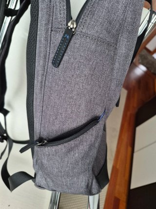 Mochila gris para portátil Marca Dustin