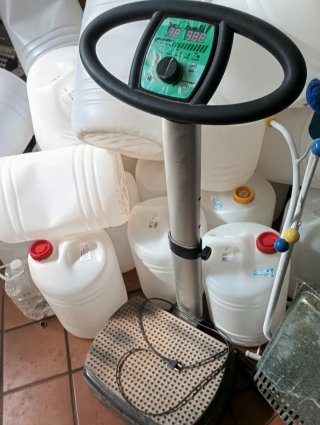 Máquina de ejercicio vibratoria