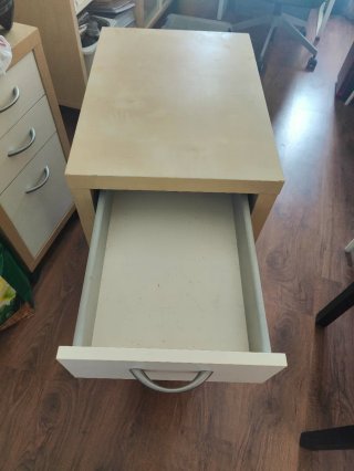 Cajonera Ikea Mikael con ruedas