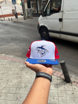 Gorra New Era Tiburones Azul y Rojo