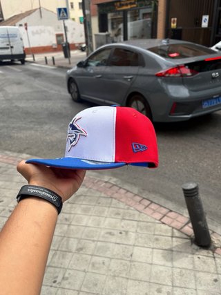 Gorra New Era Tiburones Azul y Rojo