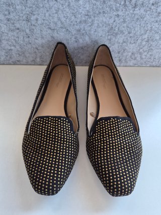 Manoletinas Zara negras con tachuelas doradas T39