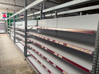 Lote 200 metros Estanterías Metálicas