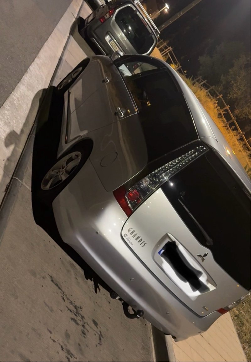 Mitsubishi Grandis DID 2000 INTENSE PLUS 2005 - foto 1